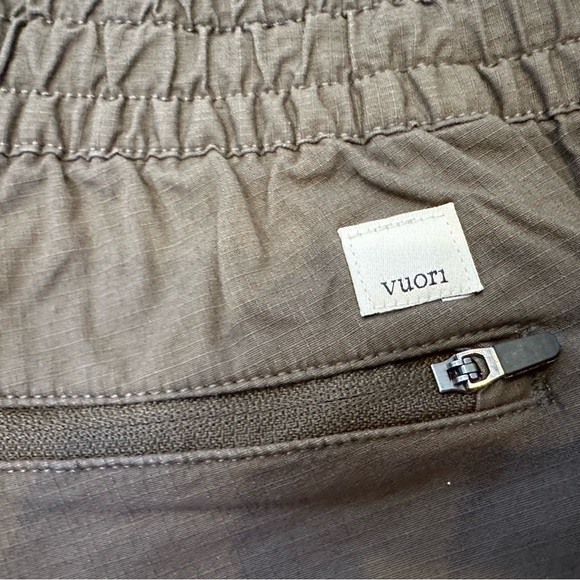 NWOT Vuori Ripstop Pants in Dark Oregano. Size Medium. Lightweight - Picture 7 of 10